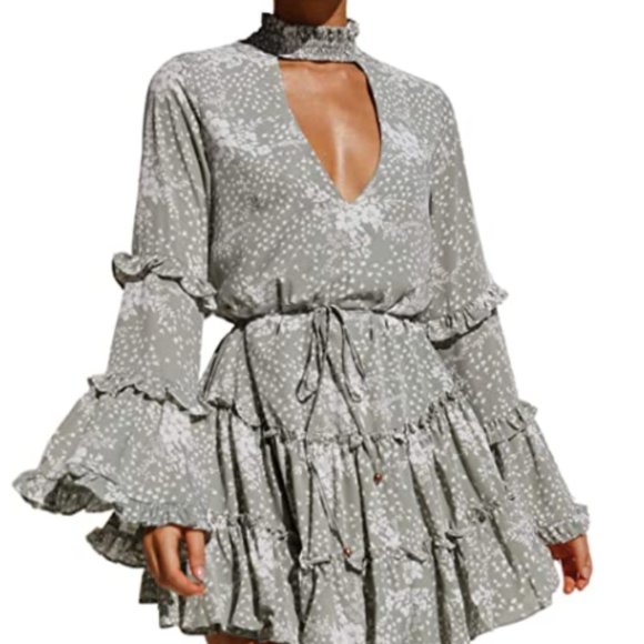 Boutique Dresses & Skirts - NEW Green Floral Ruffled Dress
